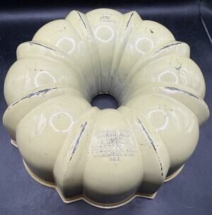 Vintage Heavy Duty Bundt Cake Pan Chilton Aluminum Products USA Baking Cooking